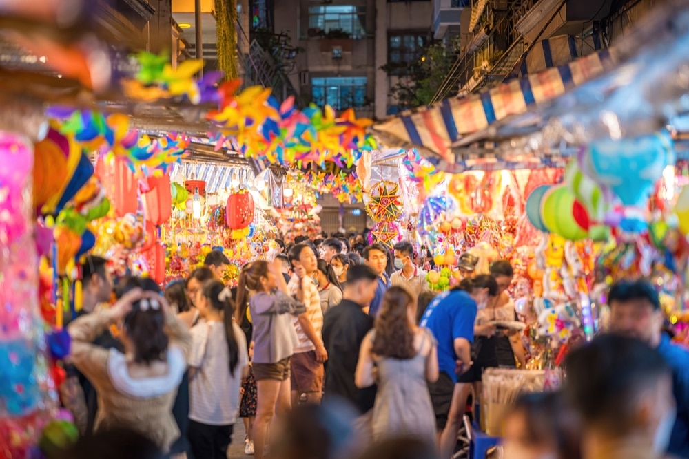 A Feast for the Senses: The Vibrant Atmosphere of Traditional Markets