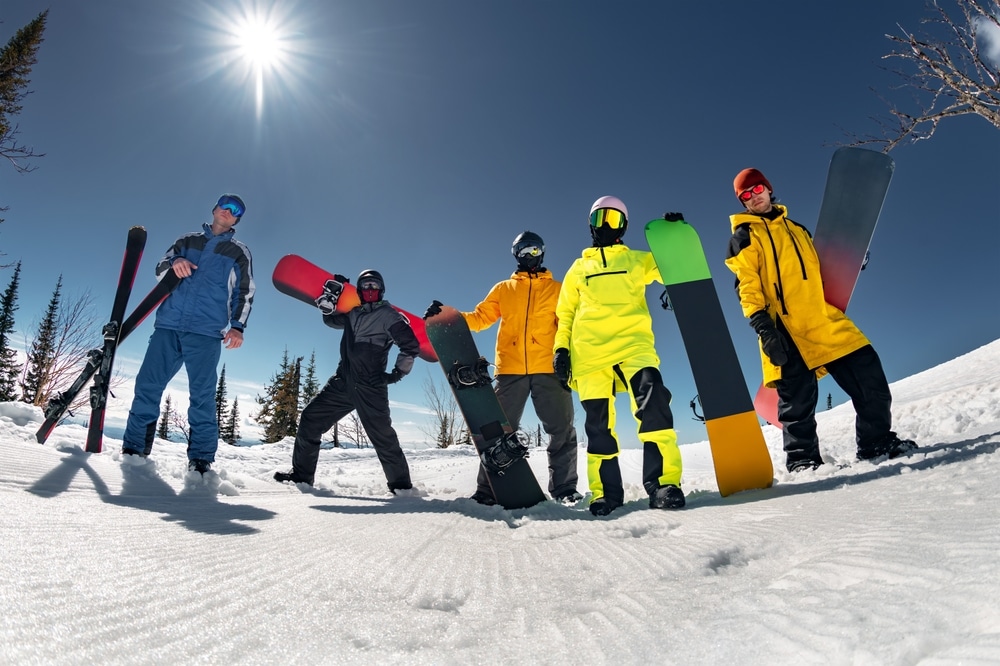 The Social Side of Skiing and Snowboarding: Building Community on the Slopes