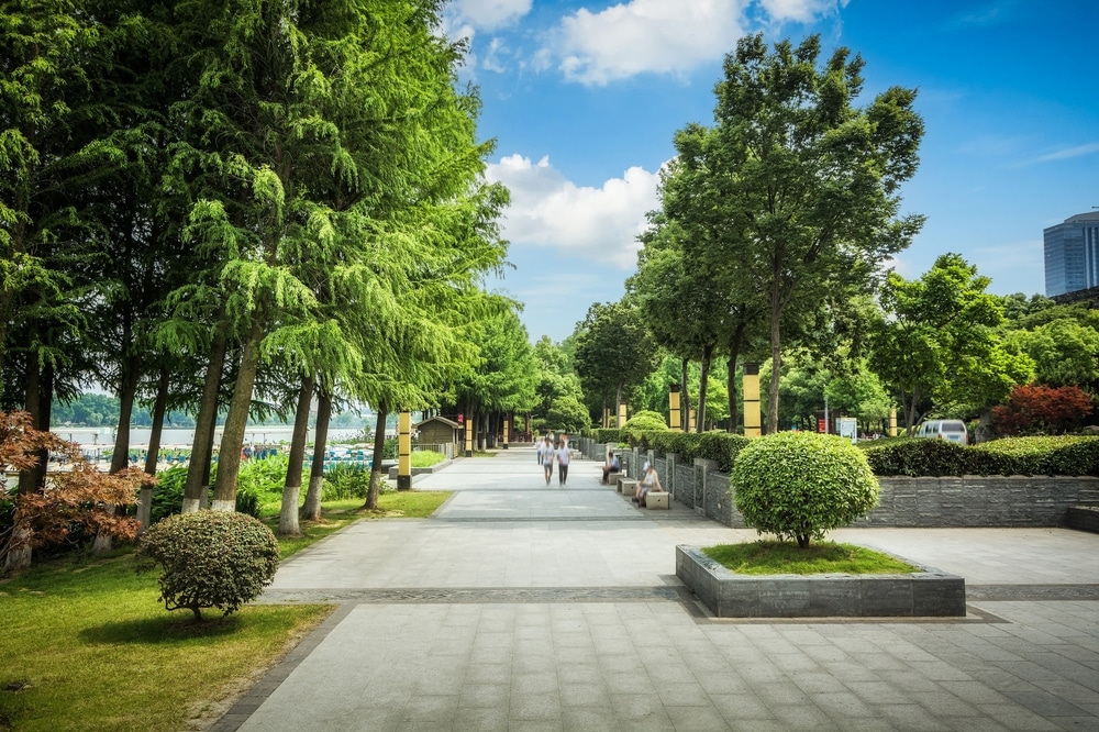 Types of Public Gardens and Parks: Exploring Urban Green Spaces